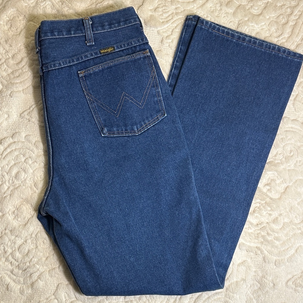 Wrangler Men's regular fit dark wash Blue Bootcut Jeans 36x34